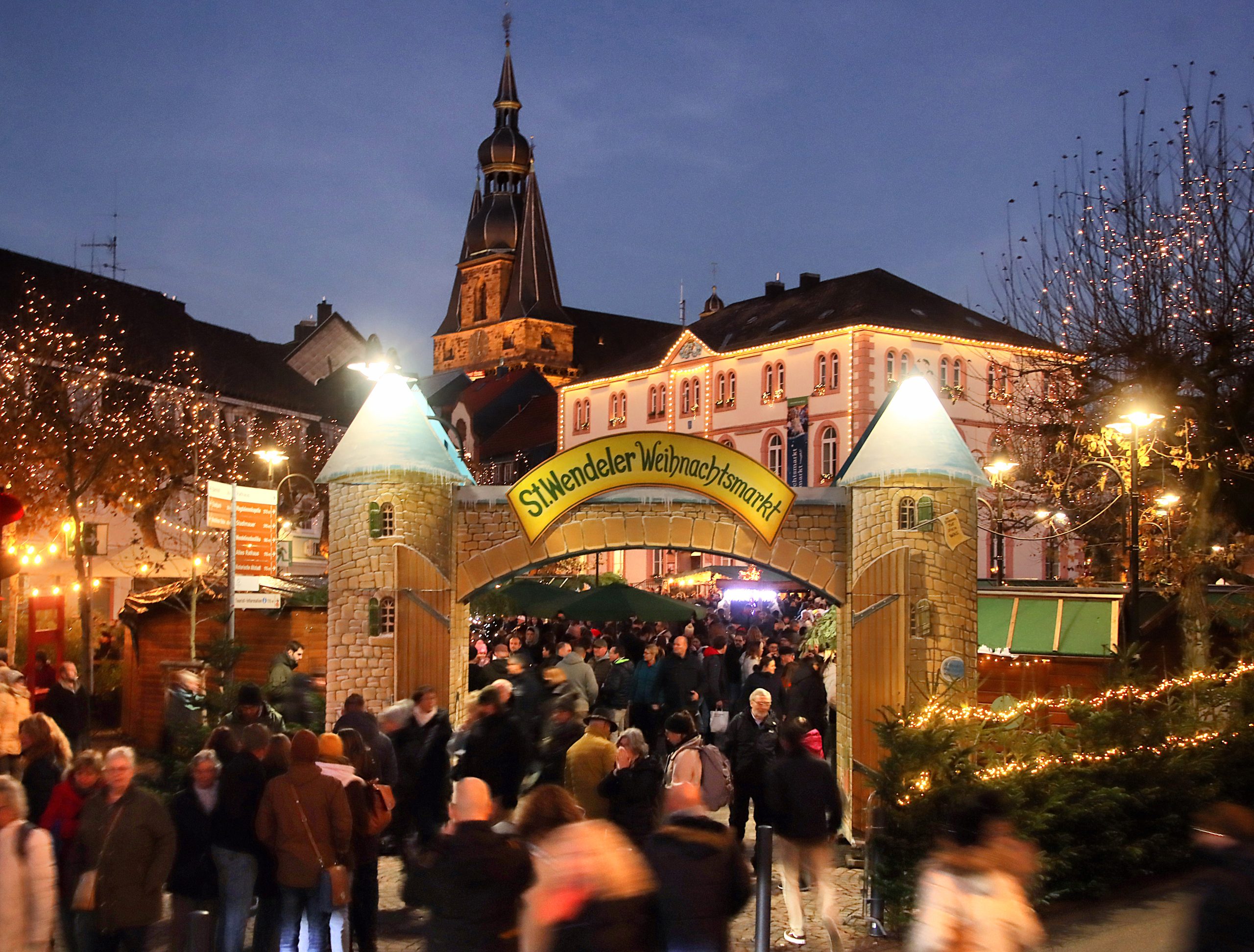 Weihnachtsmarkt St Wendel 16 12 23 bo 1 scaled