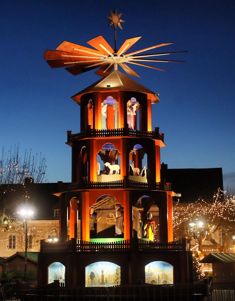 Pyramide am Weihnachtsmarkt in St Wendel-12-24-bo