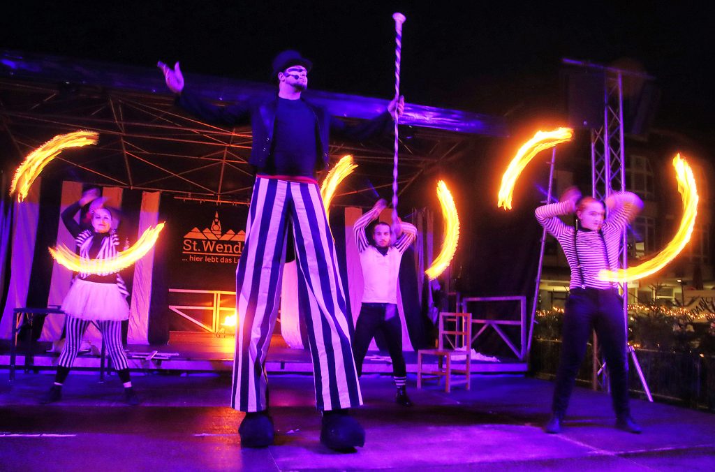 Weihnachtsmarkt-WND-Feuershow-Mott-06-12-24-bo-19