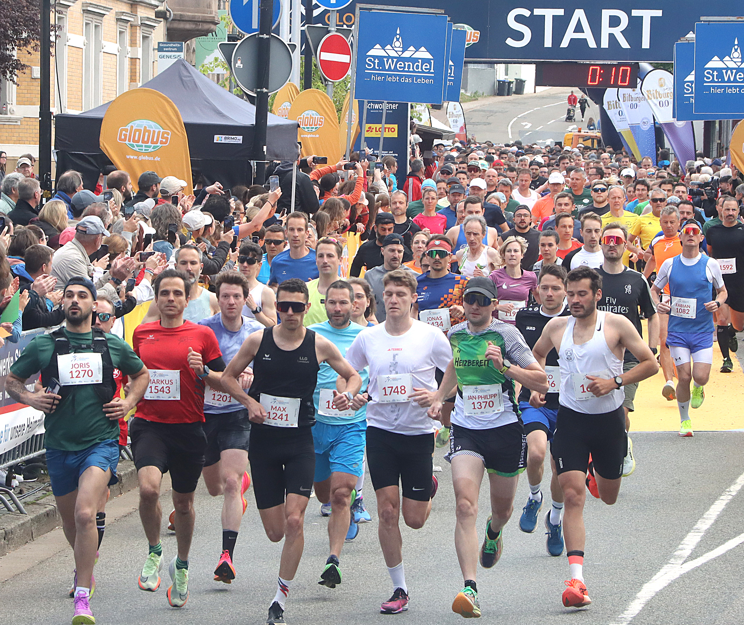 Läufer am Start des Globus Marathon in Sankt Wendel