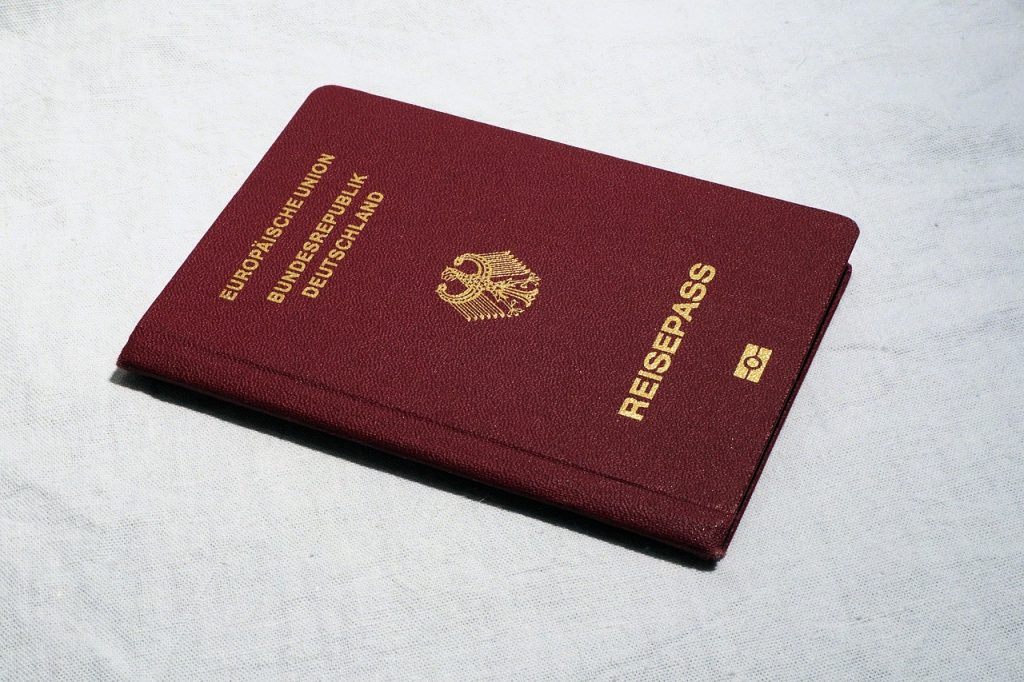 passport-1051697_1280 - Pässe Ausweise