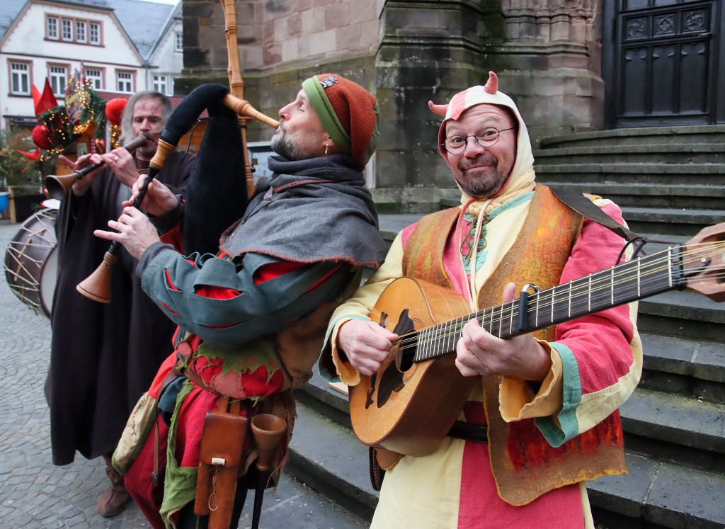 Mittelalterliche Musiker auf dem St. Wendeler Weihnachtsmarkt