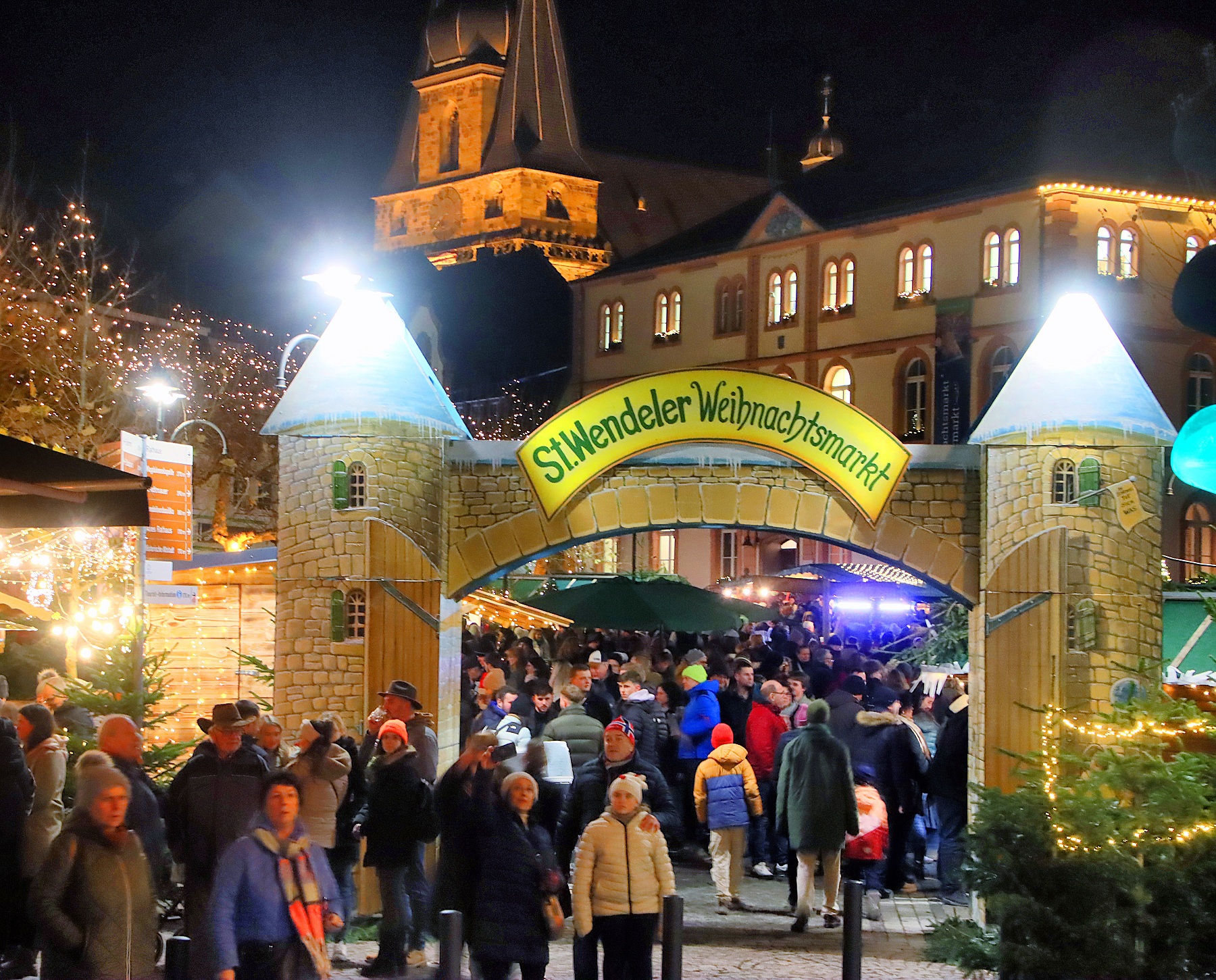 Eingangstor zum St. Wendeler Weihnachtsmarkt