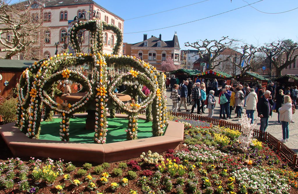 Osterkrone auf dem Ostermarkt St. Wendel.